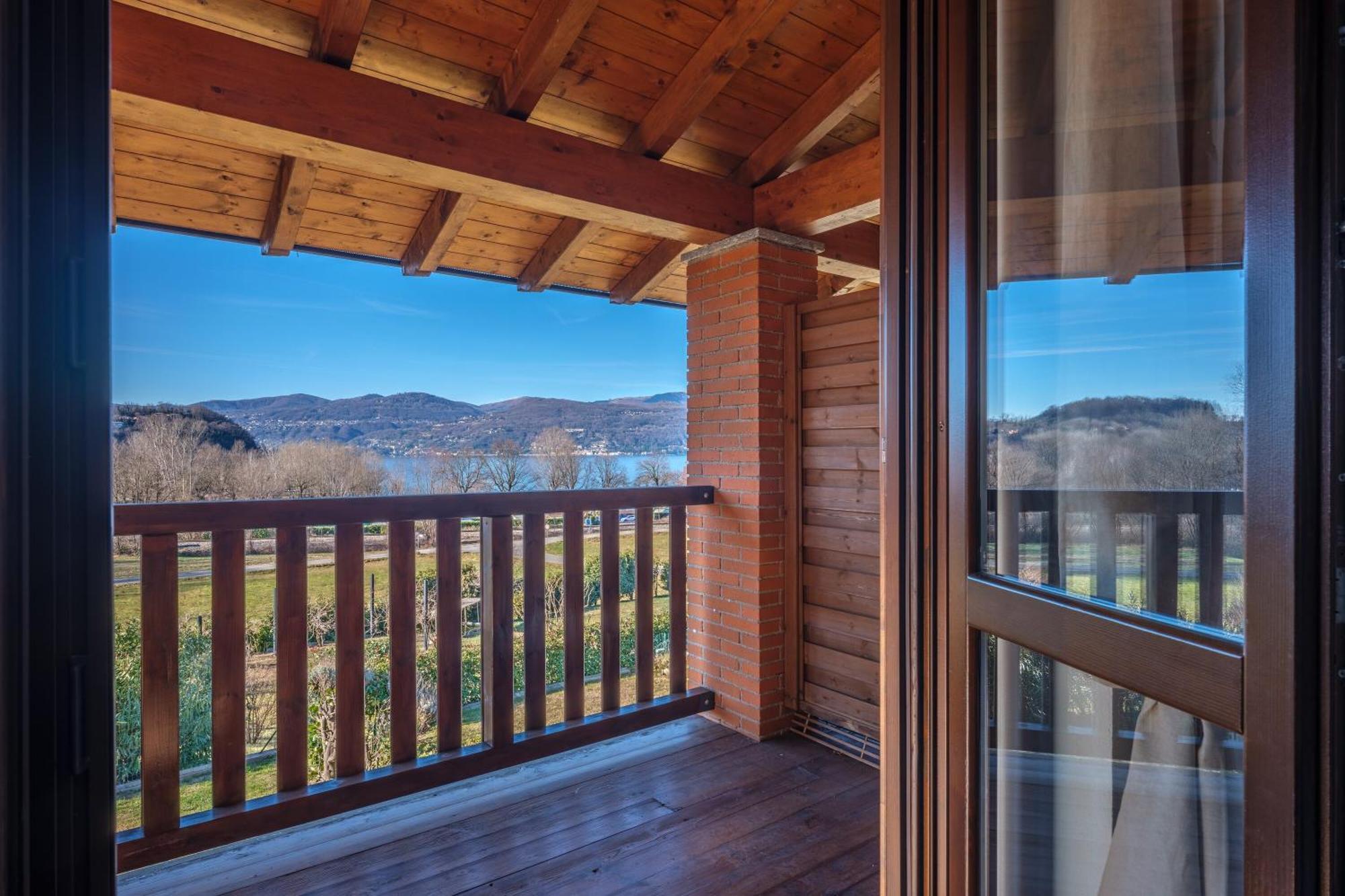 La Luna Nel Lago Lake View Garden - Happy Rentals Ispra Exteriér fotografie