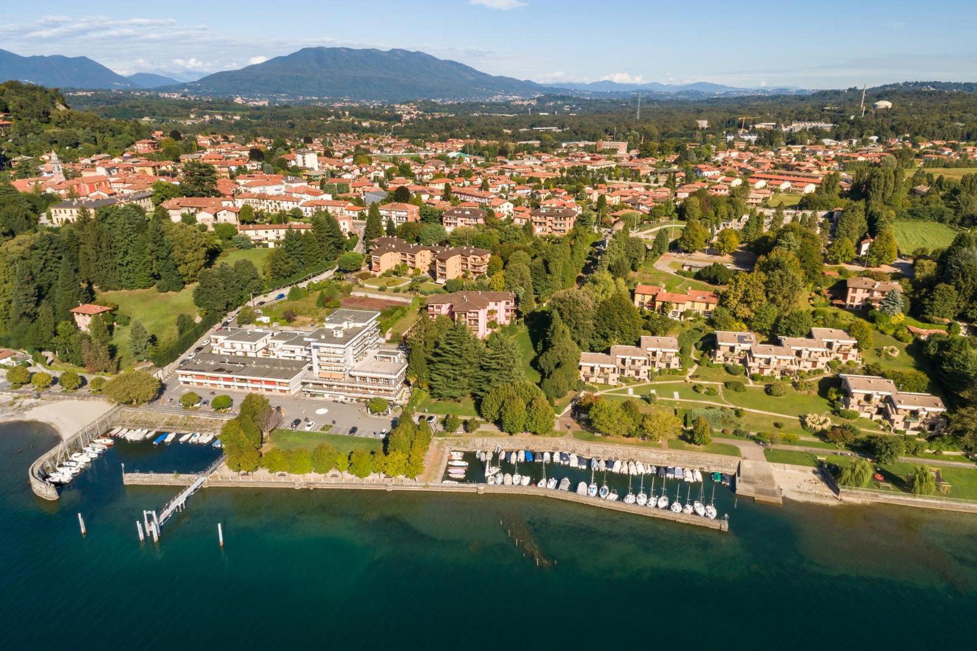 La Luna Nel Lago Lake View Garden - Happy Rentals Ispra Exteriér fotografie